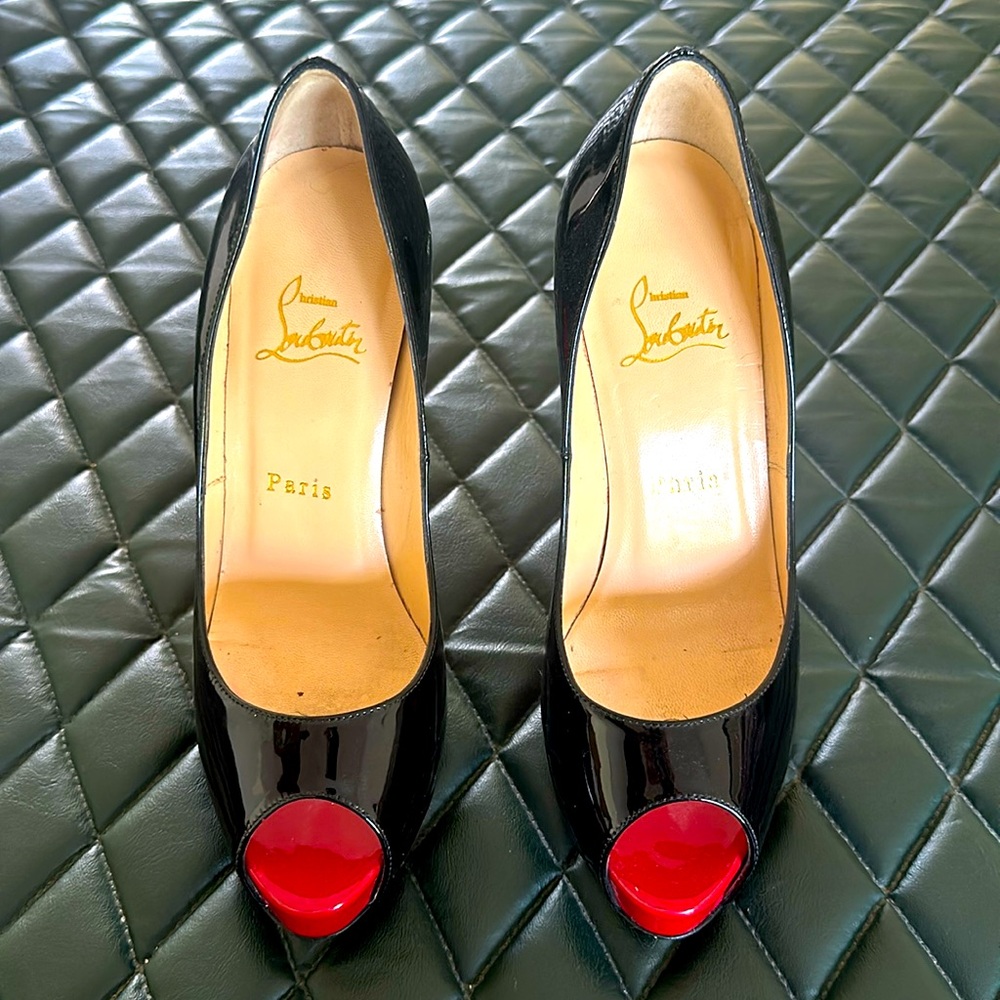 Christian Louboutin
New Very Privé 120MM Patent Leather Pumps